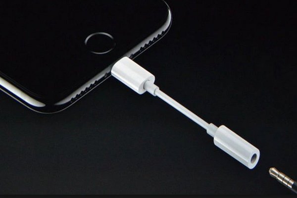 Cáp chuyển tai nghe iphone 7 loại 1 (hộp giấy) lightning ra 3.5 Cáp chuyển tai nghe iphone 7 loại 1 (hộp giấy) lightning ra 3.5