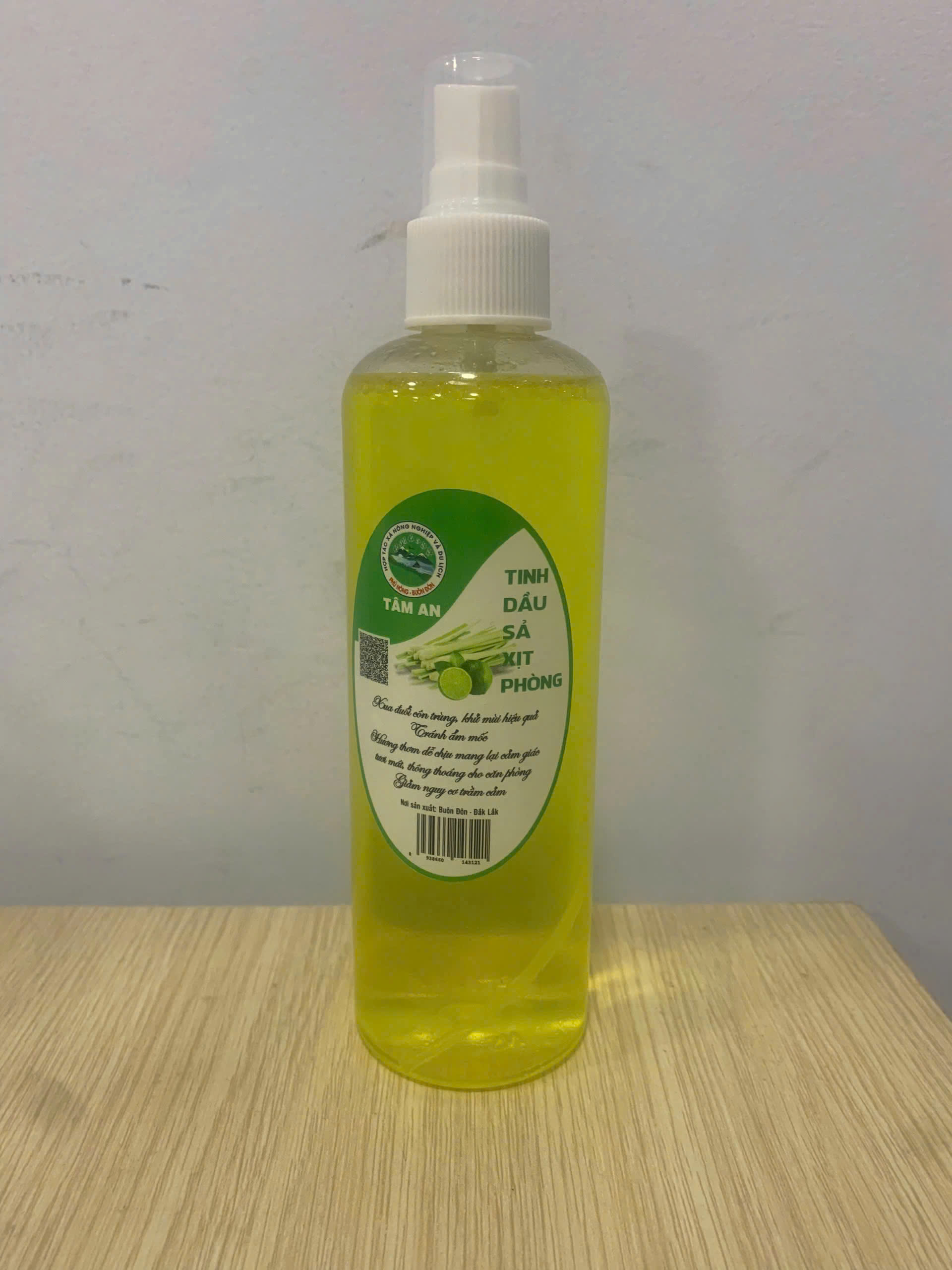 Chai xịt phòng tinh dầu sả chanh thơm phòng đuổi muỗi tiện lợi 250ml 