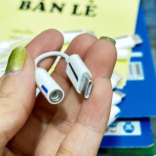 Cáp chuyển Type C ra tai nghe 3.5mm iphone 15 zin - Ngẫu nhiên TRỌNG PHÚ mobile