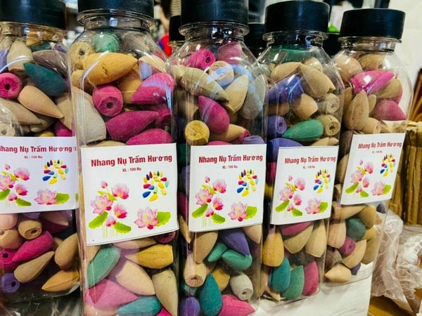 Hộp nhang nụ trầm hương 100 nụ đủ màu giá sỉ, giá bán buôn - Thị Trường Sỉ