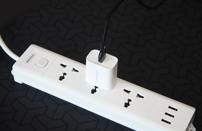 Củ sạc nhanh 1 cổng 18W Remax RP-U119 3