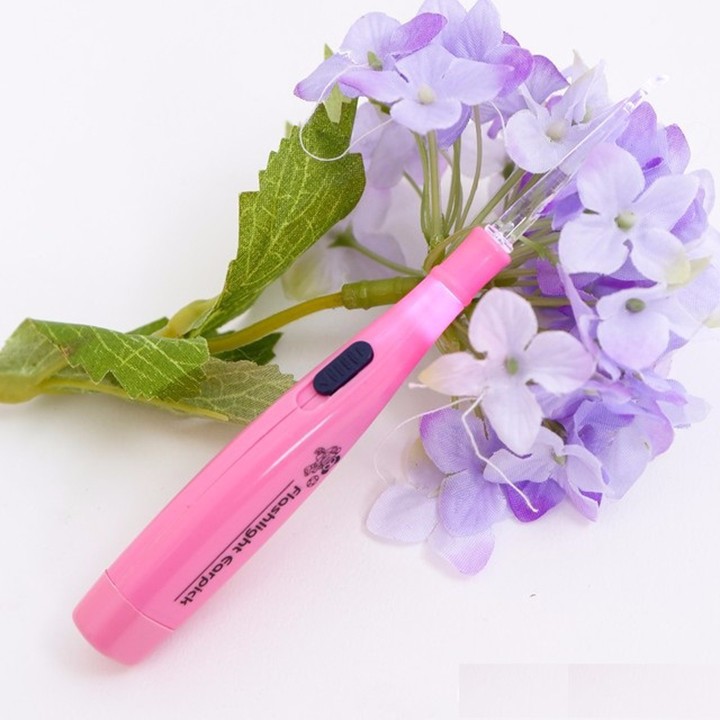 Dụng cụ lấy ráy tai có đèn 