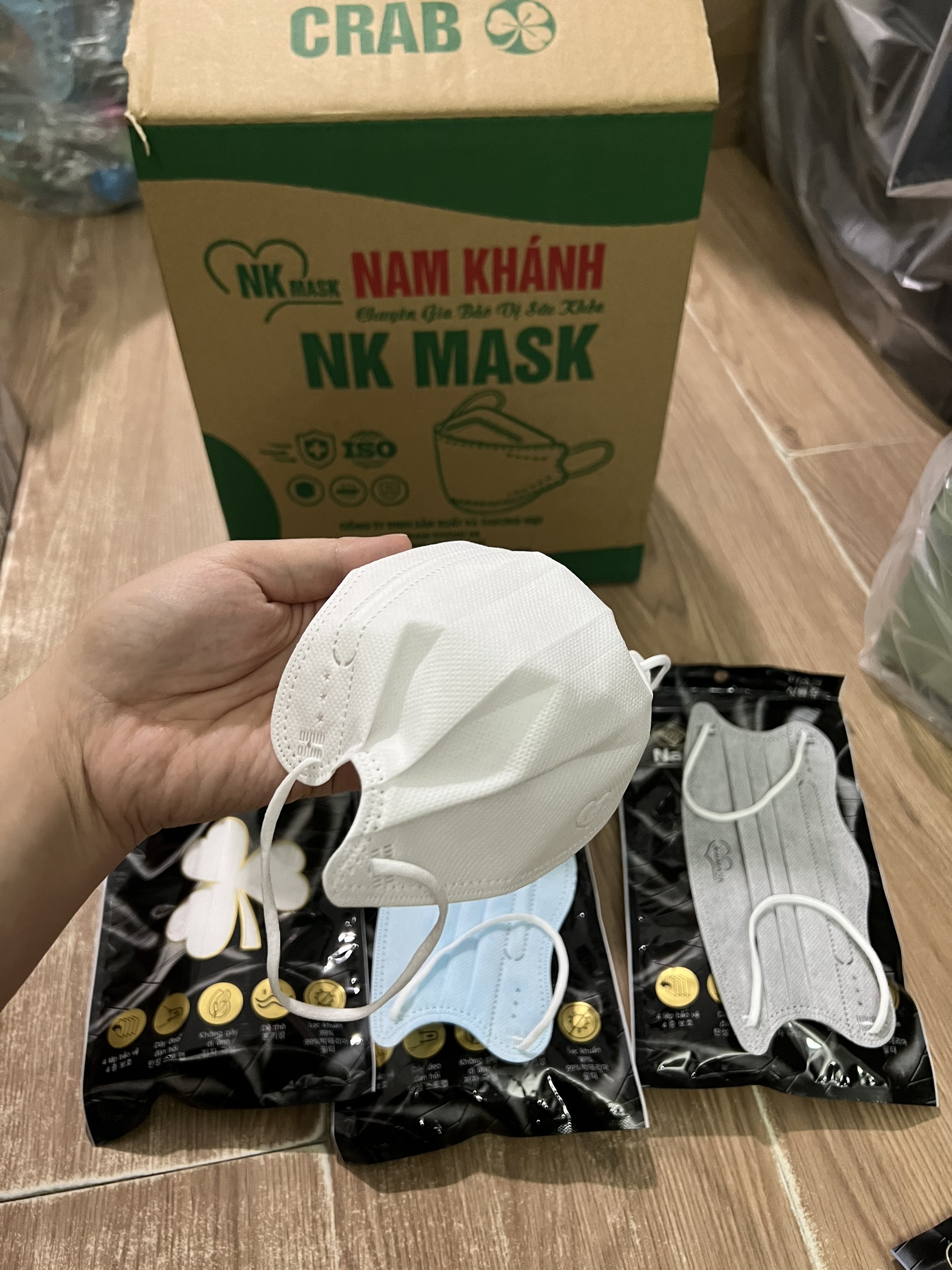 Khẩu trang Cua Thiết Kế Thông Minh Ôm Sát Mặt Thoải mái - Nam Khánh Mask kiểu dáng thời trang mới cực hót hít Khẩu Trang 4 Lớp Bfe Vfe Pfe Khẩu
