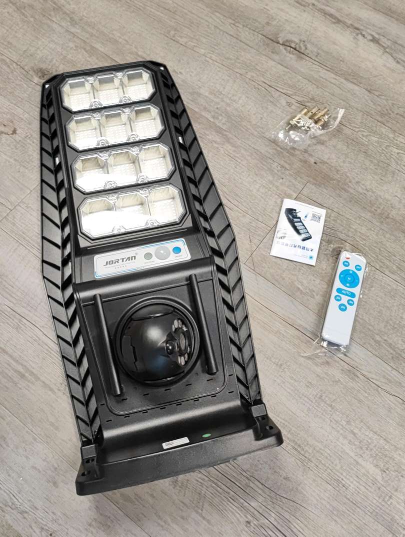 Đèn đường LED năng lượng mặt trời Jortan tích hợp camera IP Wifi - Hệ thống chiếu sáng ngoài trời thân thiện với môi trường kèm chức năng giám sát - Electromann SA