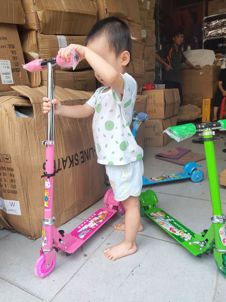 Xe trượt 03 bánh Scooter giá rẻ - xe đồ chơi cho bé. Giao hàng nhanh.
