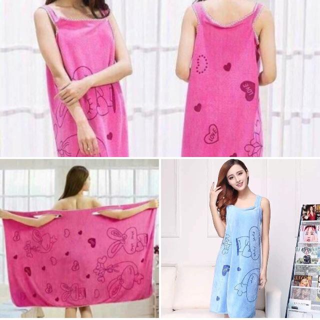 Khăn tắm đa năng 2 in 1 tiện dụng họa tiết sinh động,đường may tỉ mỉ chắc chắn,chất liệu dày dặn thấm hút tốt,thiết kế dạng váy hai dây trẻ trung đầy