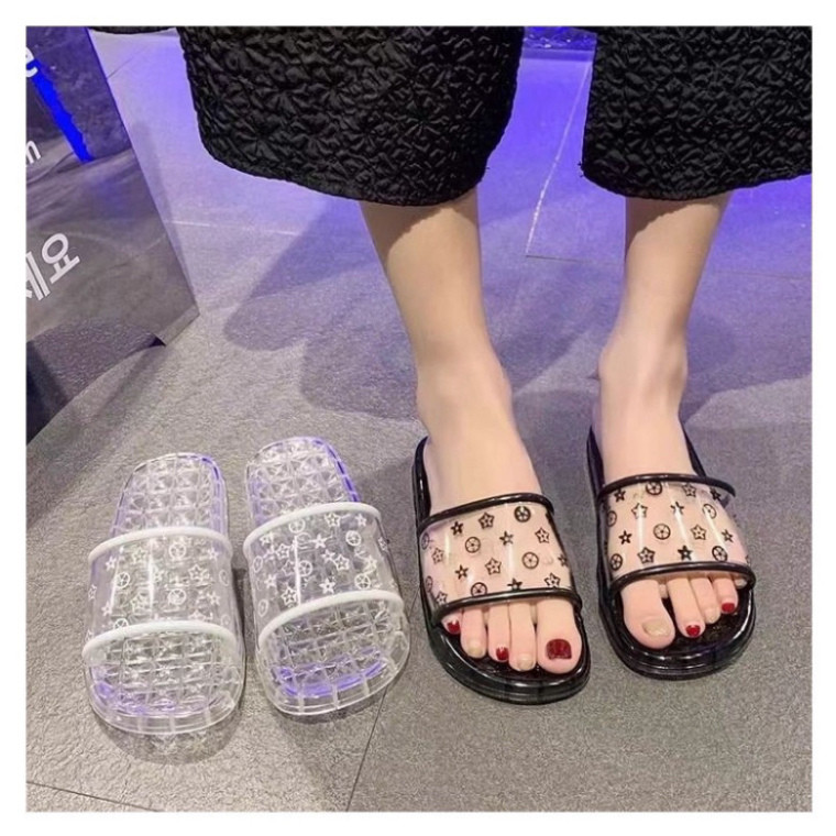 Dép Nhựa Quai Trong Họa Tiết Đi Biển Đế Bằng Vân Nổi Đi Trong Nhà Tắm Đủ  Size | Shopee Việt Nam
