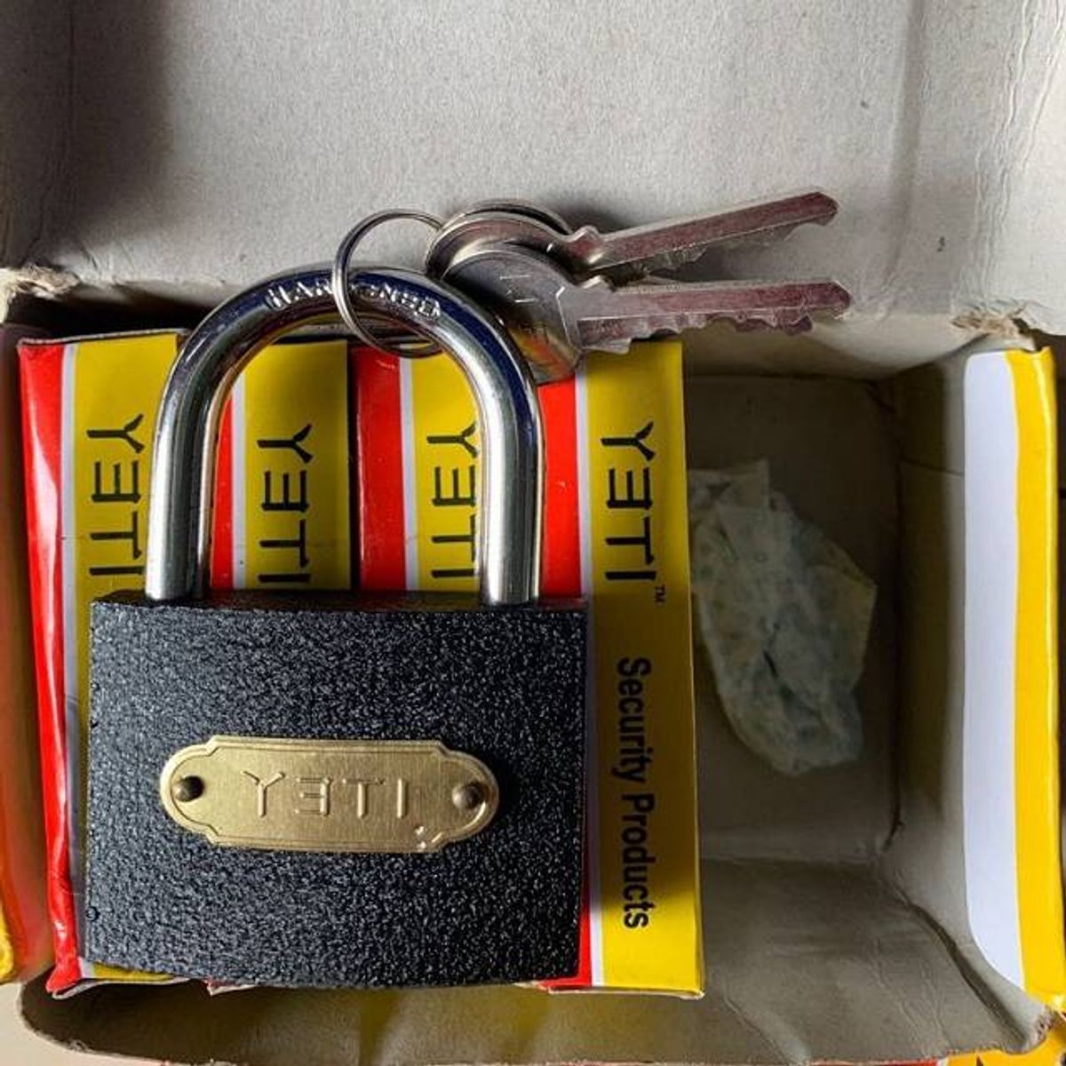 Ổ khóa tri đen YETI 4P/38mm